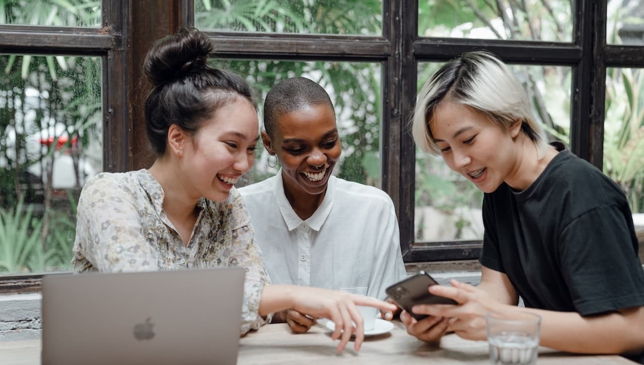 How to Build an Online Community: Strategies and Best Practices