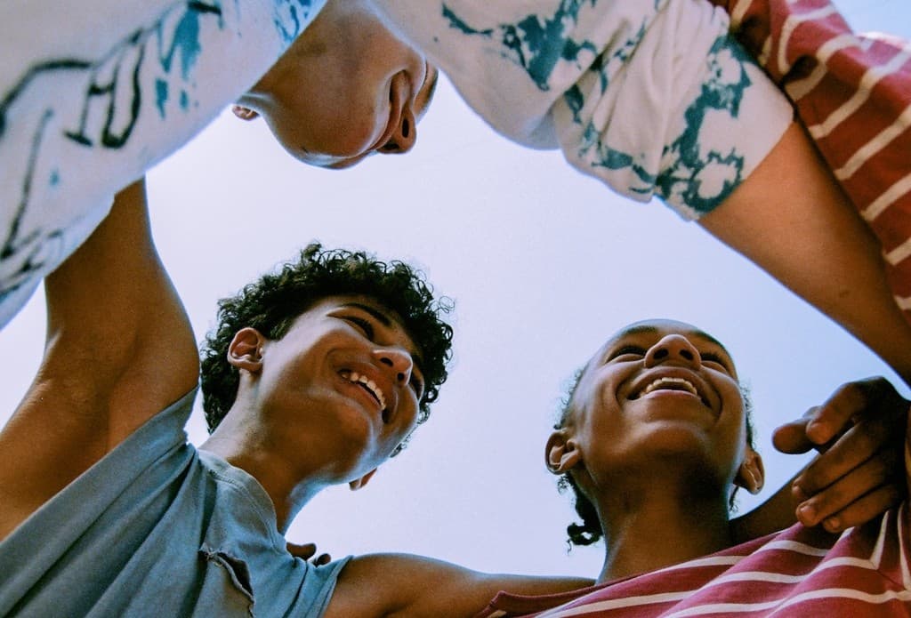 Social Communities: Exploring Online Connections